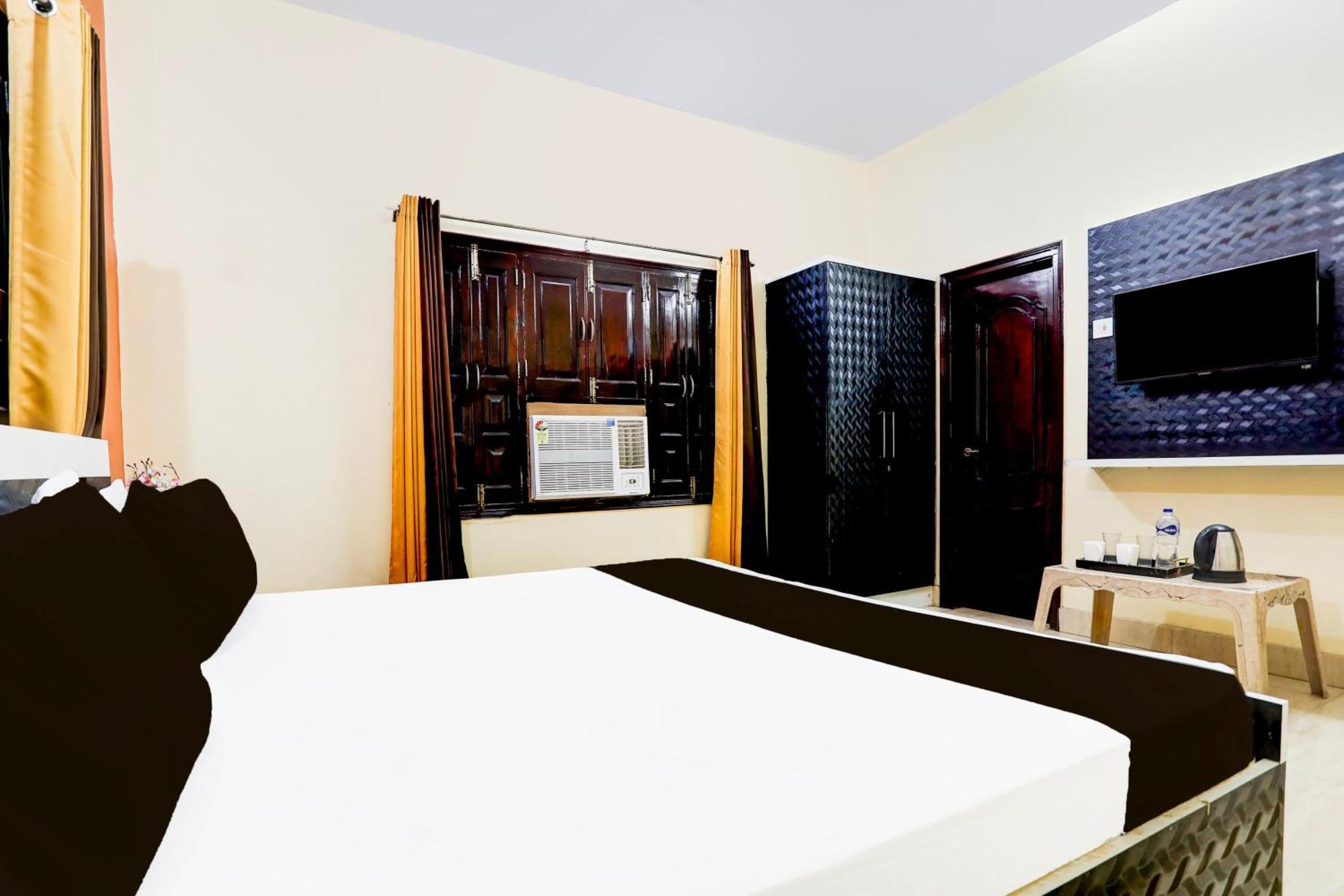 ורנאסי Hotel O R B Palace מראה חיצוני תמונה