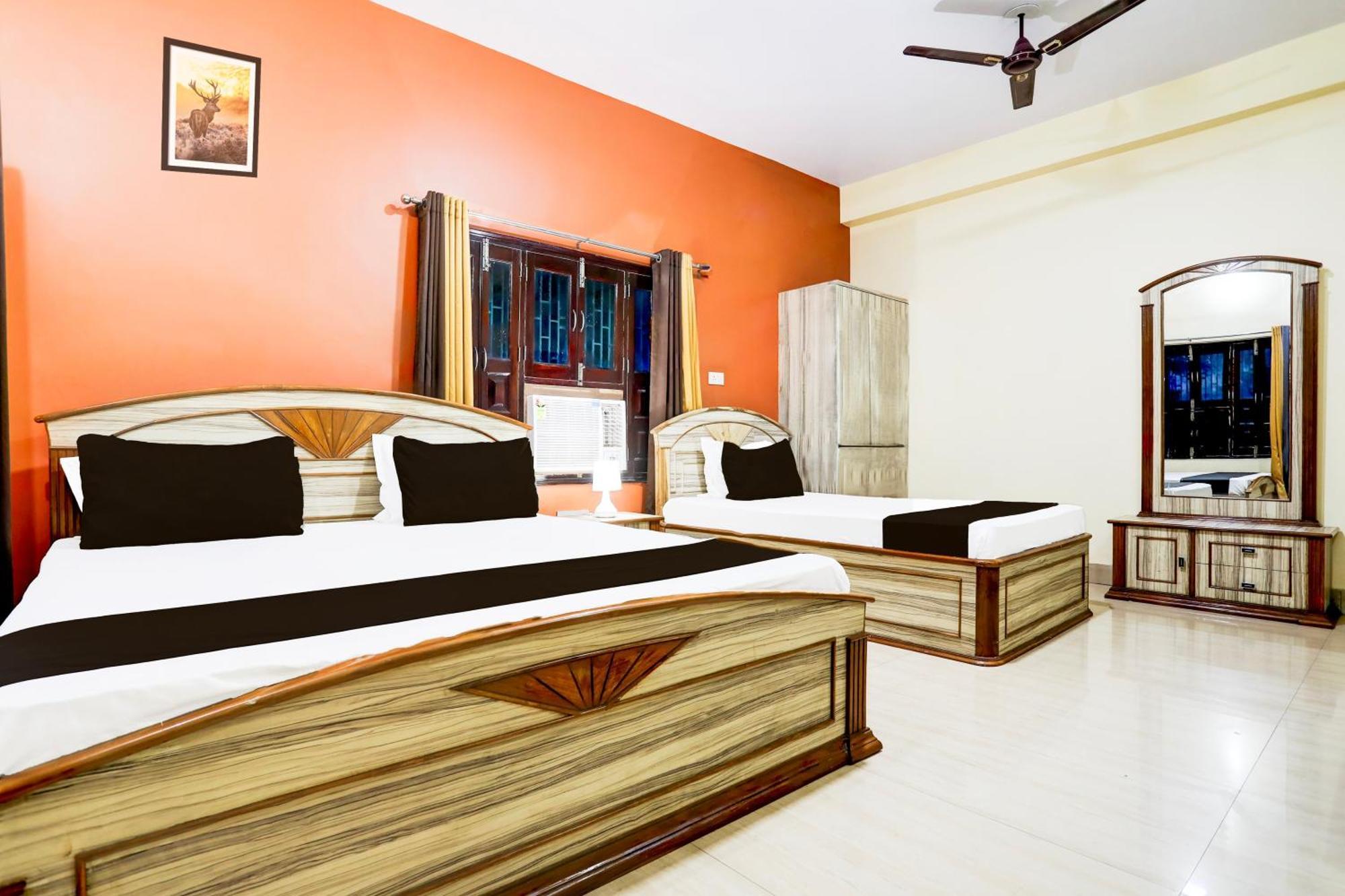 ורנאסי Hotel O R B Palace מראה חיצוני תמונה