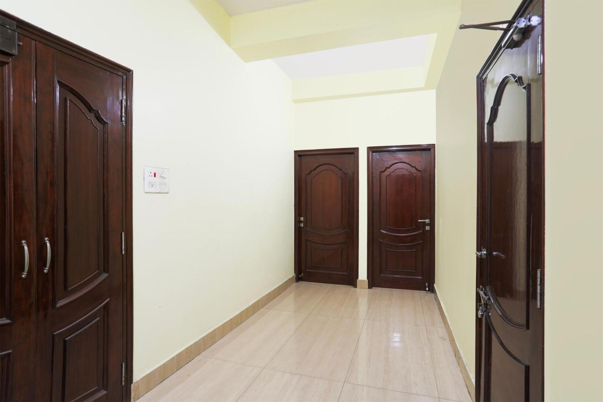 ורנאסי Hotel O R B Palace מראה חיצוני תמונה