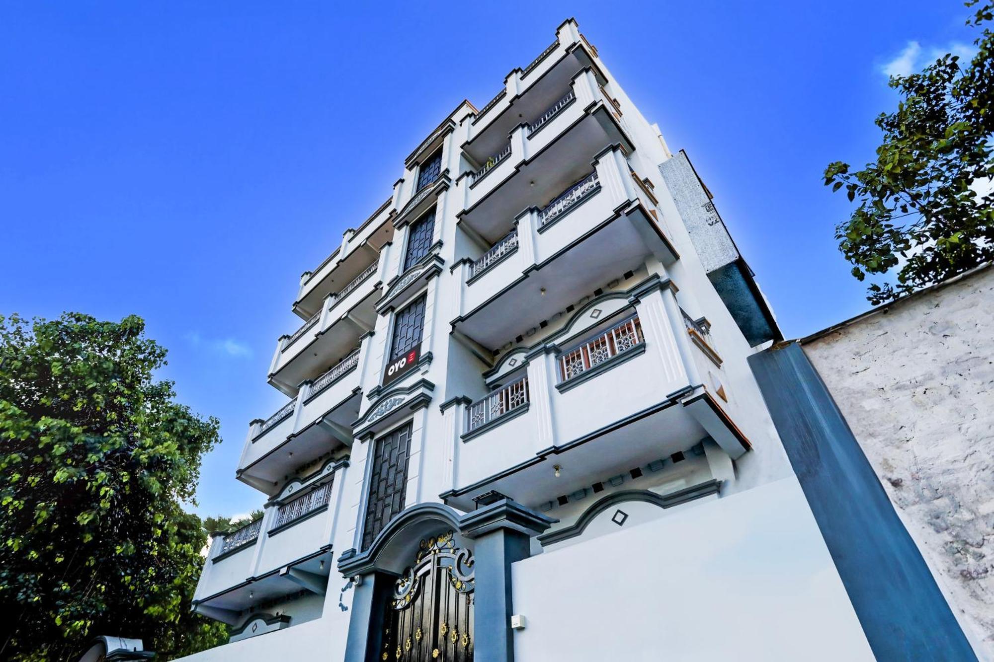 ורנאסי Hotel O R B Palace מראה חיצוני תמונה