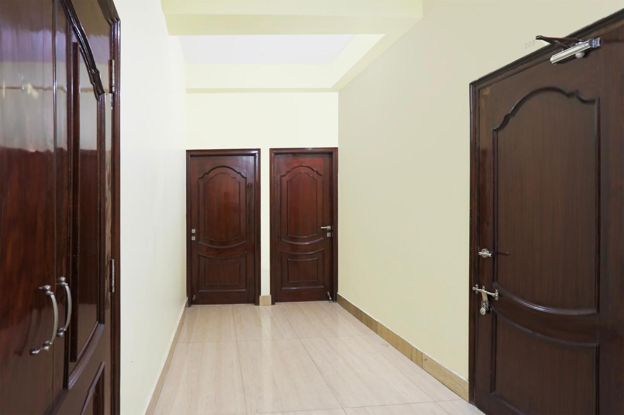 ורנאסי Hotel O R B Palace מראה חיצוני תמונה