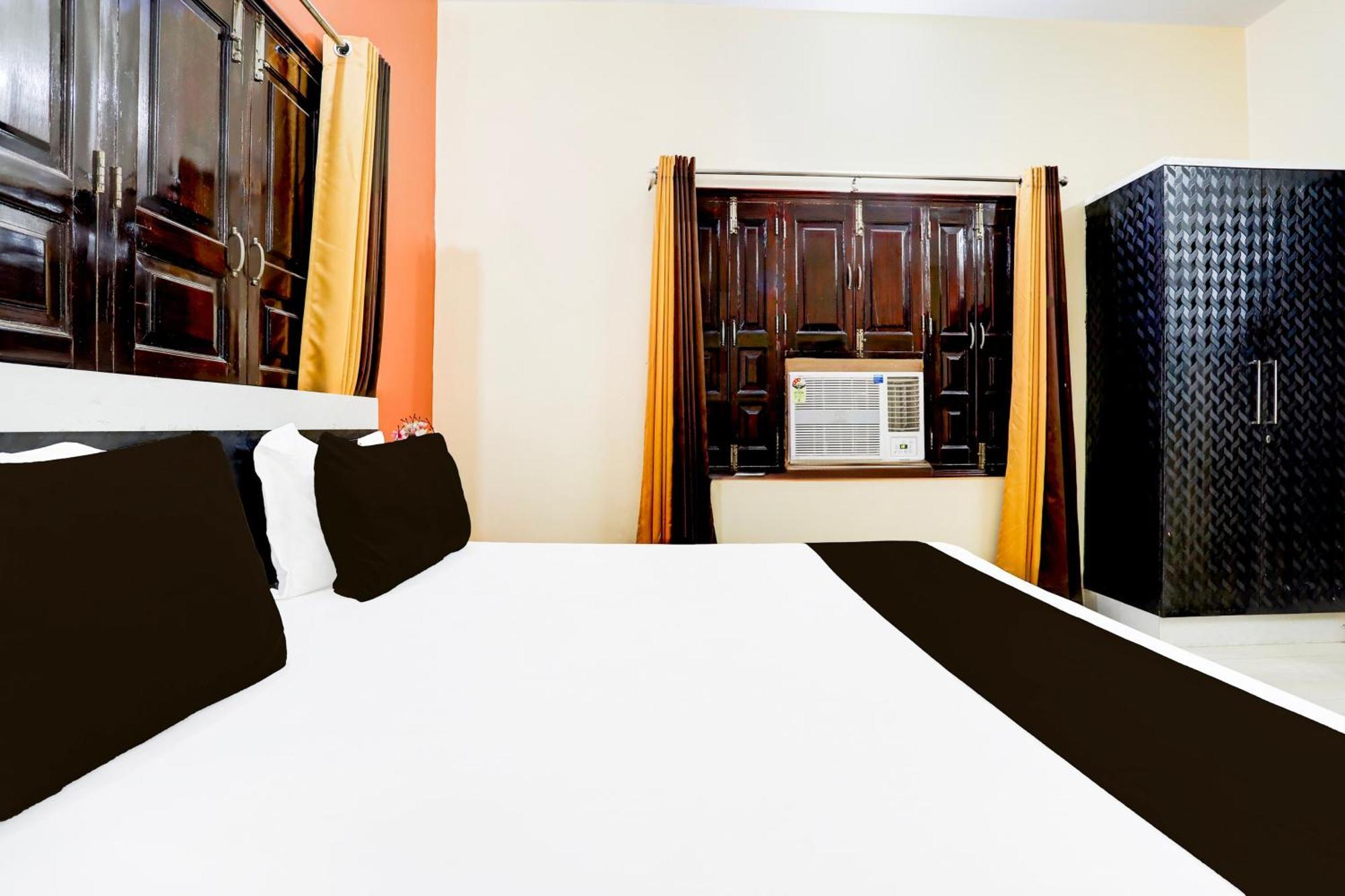 ורנאסי Hotel O R B Palace מראה חיצוני תמונה